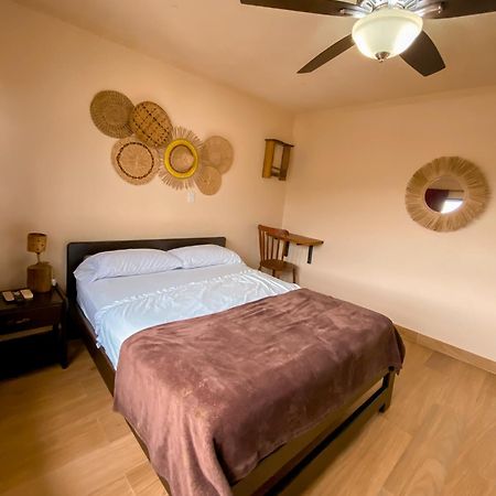 La Rosa Nautica Hostel Guaduas Bagian luar foto