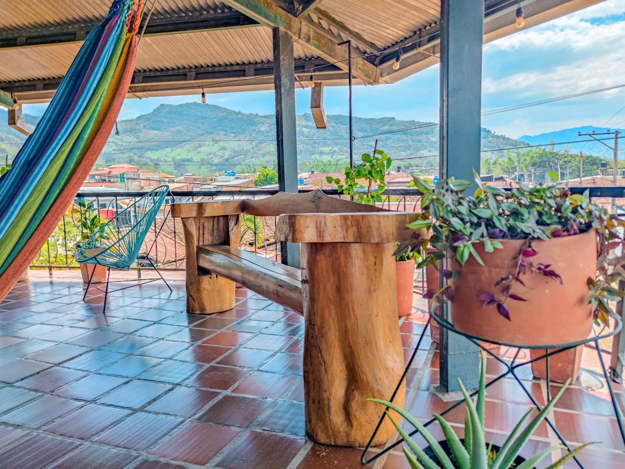 La Rosa Nautica Hostel Guaduas Bagian luar foto