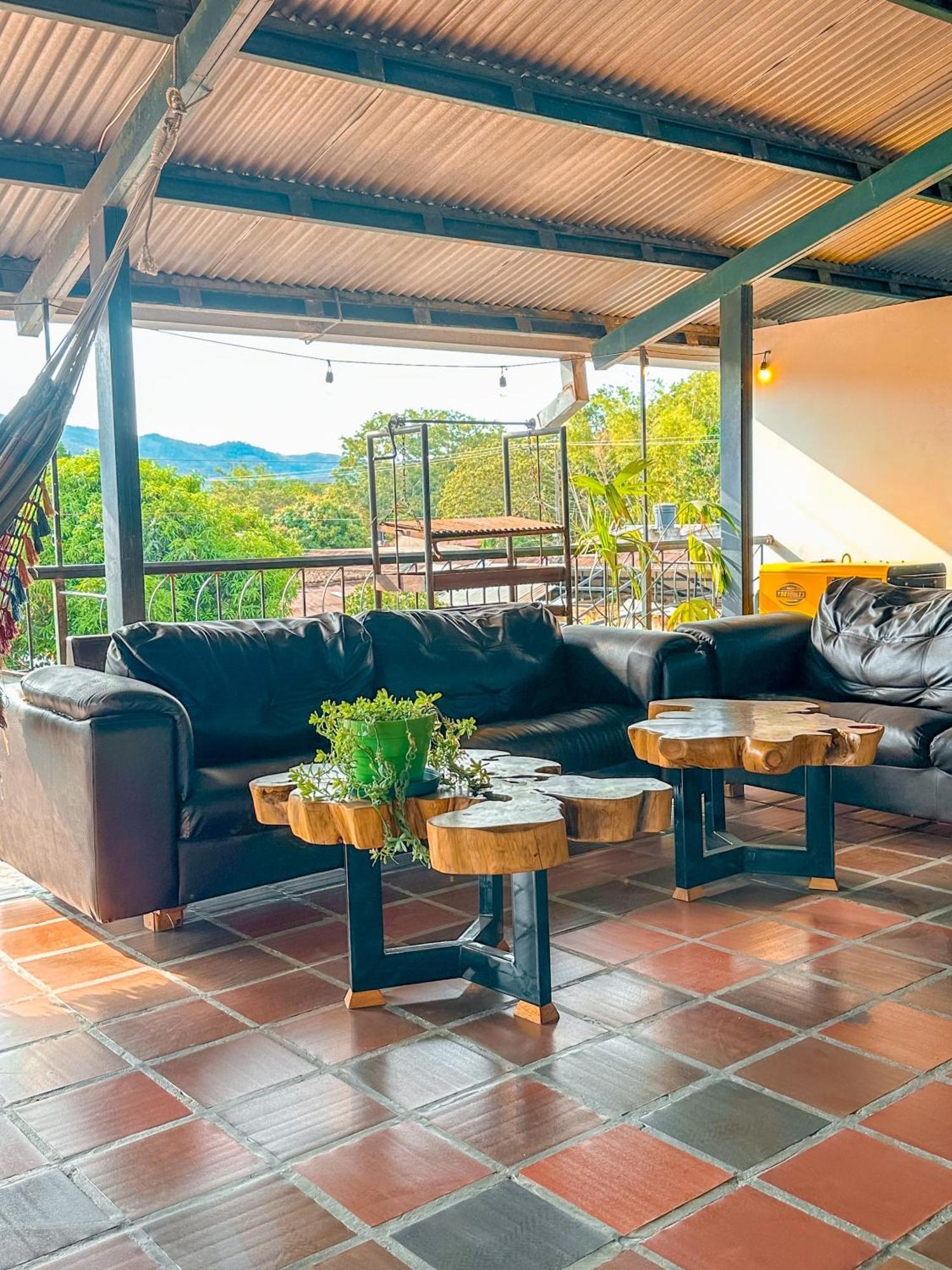 La Rosa Nautica Hostel Guaduas Bagian luar foto