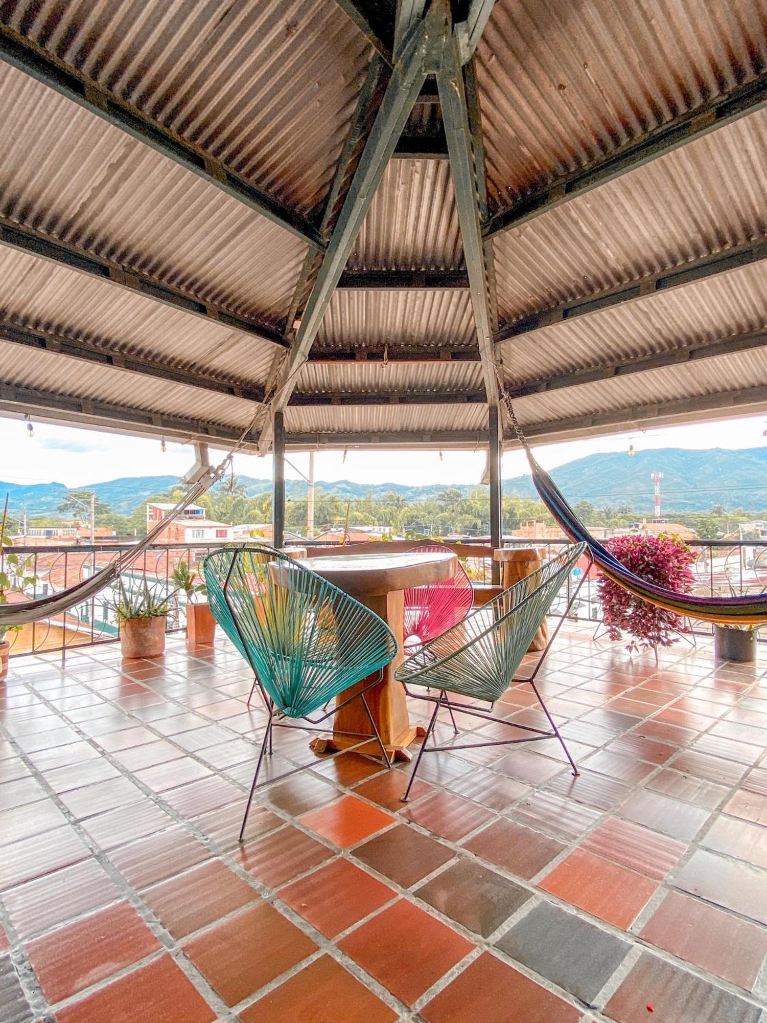 La Rosa Nautica Hostel Guaduas Bagian luar foto