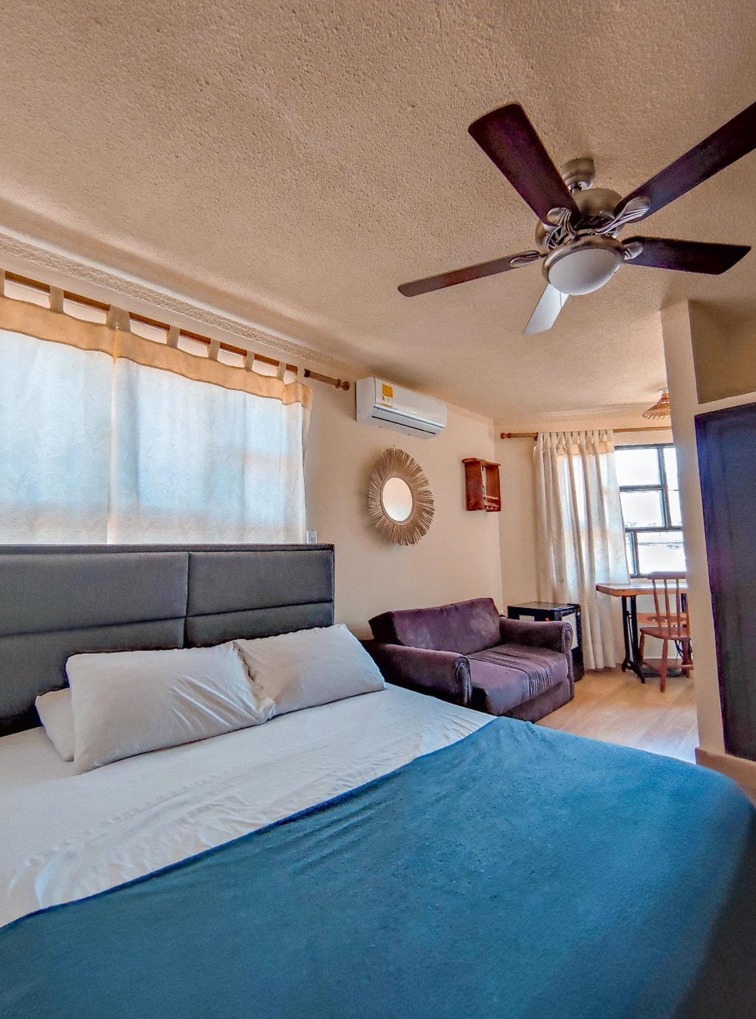 La Rosa Nautica Hostel Guaduas Bagian luar foto