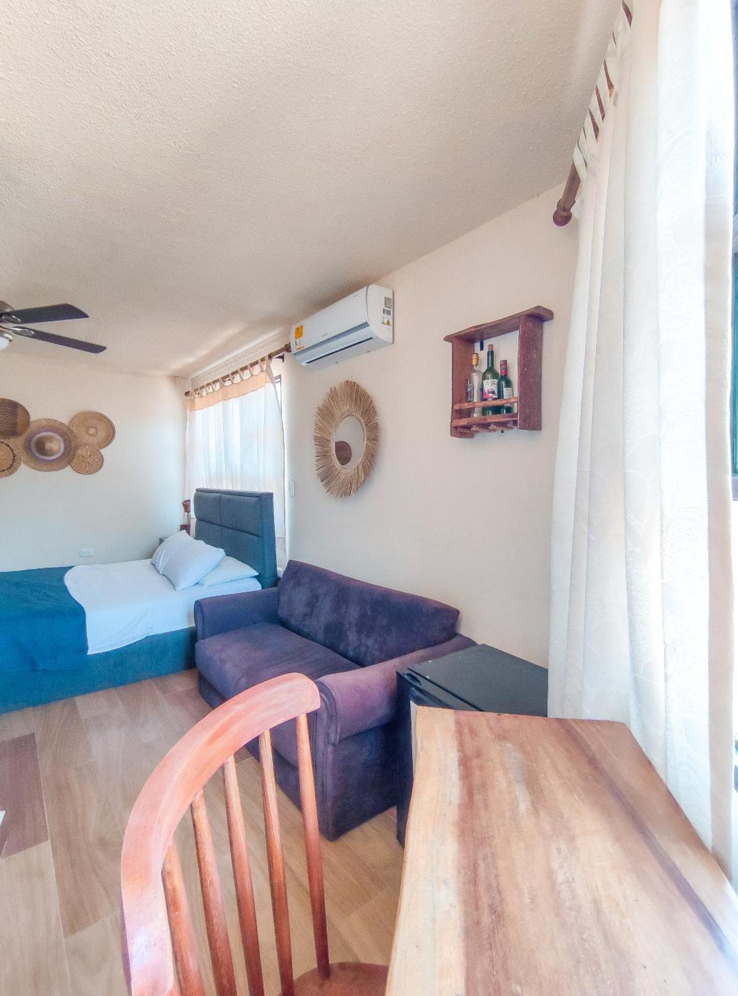 La Rosa Nautica Hostel Guaduas Bagian luar foto
